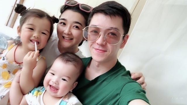 他是快乐男生，如今已当爹坦言原谅妻子出轨！把自己活成20岁模样