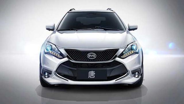 比亚迪新车停街头，没挂车标，被误认为是进口车！比BBA还好看