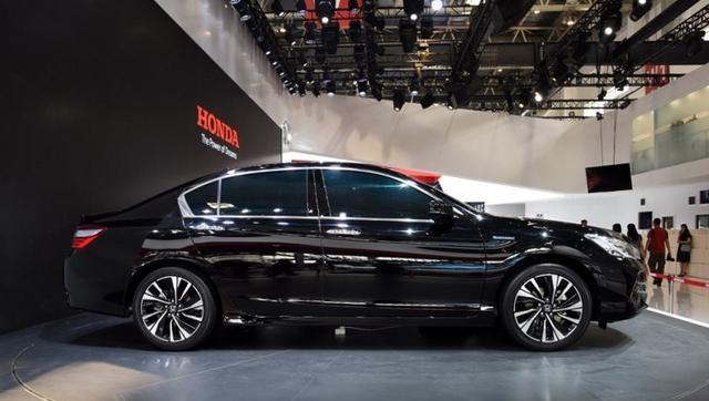 这车改款后不加价, 长加到4米9, 17万起