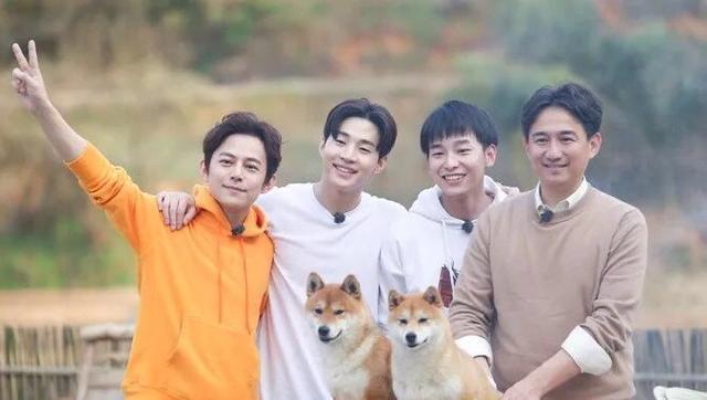 《向往的生活2》何炅被节目组强行打马赛克