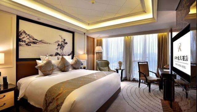 如果两个人到成都旅游的话,除去路费大概能花