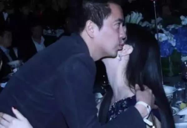 华谊兄弟江河日下?电影遭网友抵制,特色小镇卖