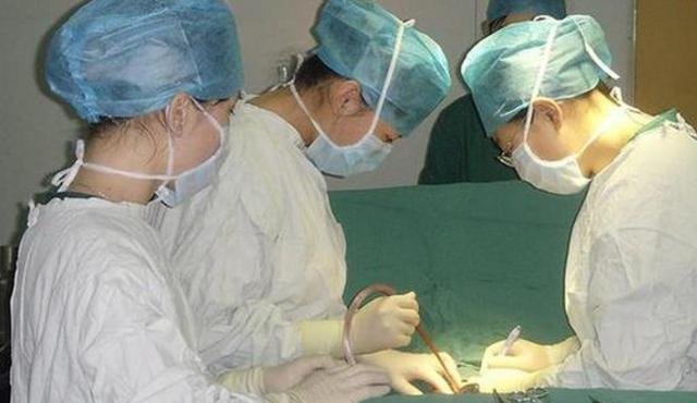 5个月孕妇含泪做引产, 医生提醒女性不要像她一样鲁莽!