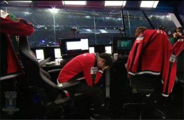 faker职业生涯最难受的生日,视频中伤心落泪,为