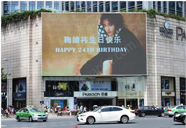 范丞丞、蔡徐坤、鞠婧祎为偶像打CALL，户外广告挑选一下?