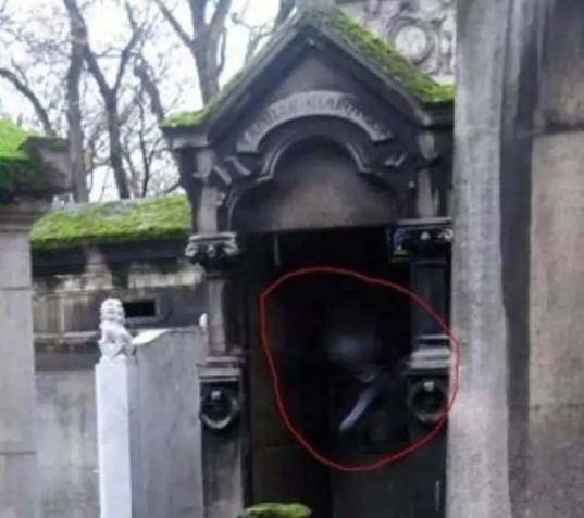 最惊悚的灵异照片,听说盯着看五秒以上,一阵