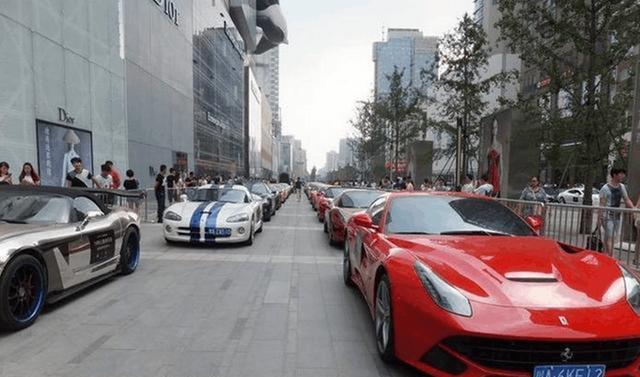 一辆百万级别的豪车, 是亚洲唯一的豪车, 每日租金2万