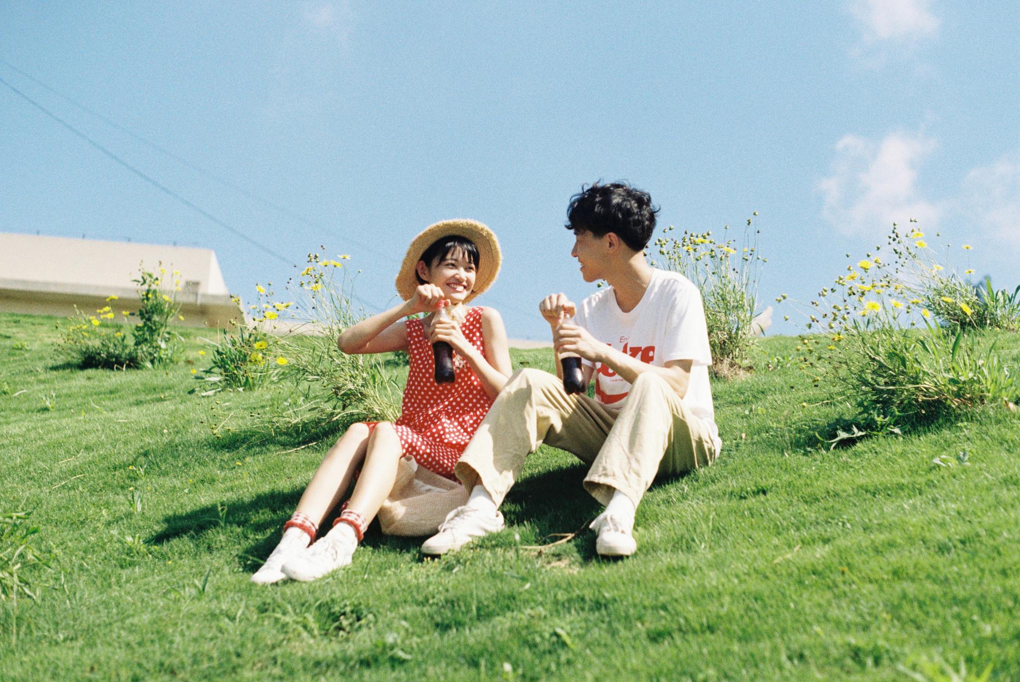 人住高楼,有人在深沟,有人光万丈,有人一身锈,世