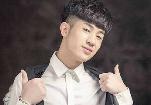 快手再次封杀两大网红,当初的师徒无法回归,粉