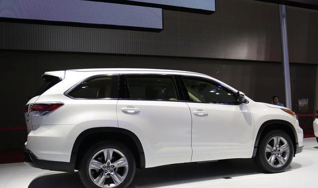 这7座SUV价格略高途观, 配全景天窗, V6动力8.5s可破百!