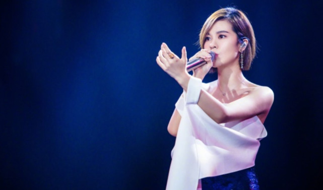 《歌手》突围赛霍尊晋级引争议,郁可唯失败田馥甄间接被淘汰!