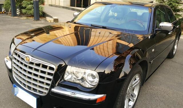 花10万元买辆二手车做生意, 新车上路36万, 比奥迪A6L还气派