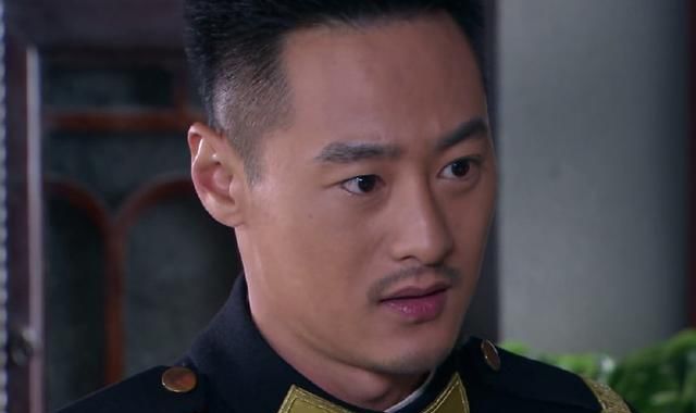 生死翻盘周雅青带着罗启明去吃小吃,两人过得