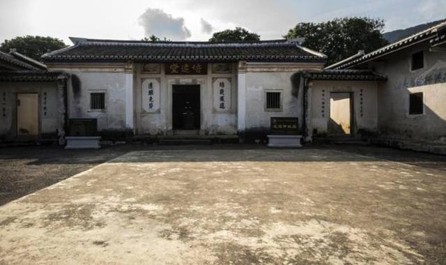 农村老话：“大门对头坟，子孙恐世劳”，是什么意思？