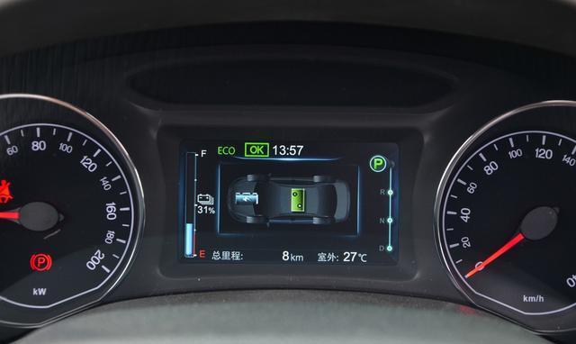 北京网友提纯电动汽车比亚迪e5  车主：比汽油车便宜多了