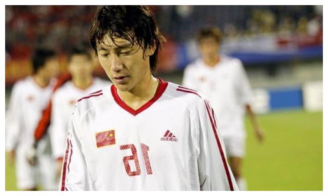 前国足主帅公开点评武磊,指出关键问题,用愚蠢