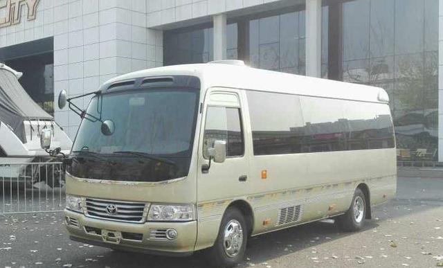 买辆百万豪车并不难！丰田考斯特又名丰田柯斯达，一般人驾驭不了