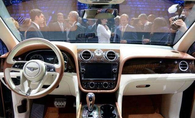 专为富得流油的土豪们准备的顶级豪华suv, 150万也只能买乞丐版。