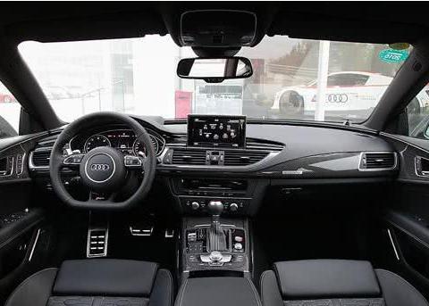 说它是轿车里面的运动之王，百公里加速只要3.9S