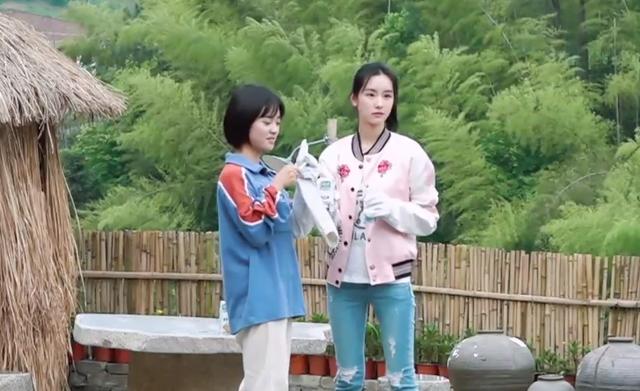 沈月陈都灵想要喝饮料,一旁刘宪华说了4个字,