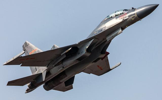 中国第二种舰载战斗机全面曝光:机载雷达比歼