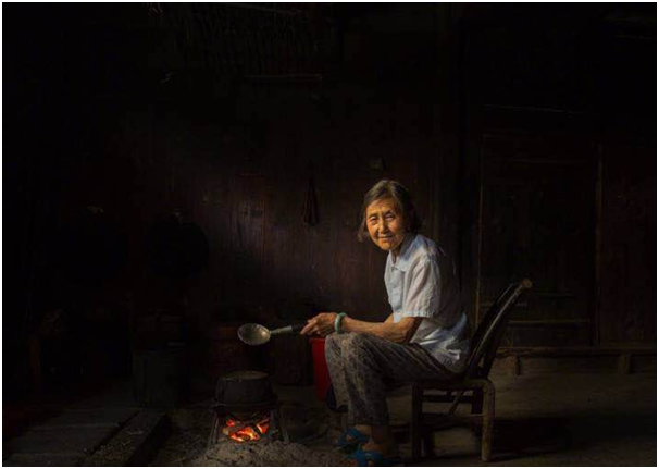 沈梦辰奶奶住破房子惹争议，引来一片骂声，沈梦辰回应获网友力挺