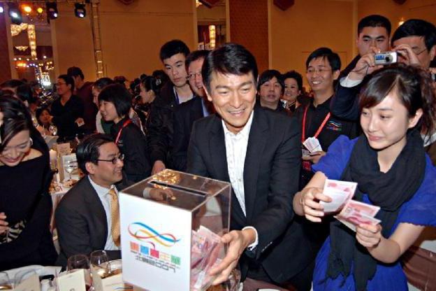 中国明星捐款排行榜:韩红垫底,杨颖一千五百万