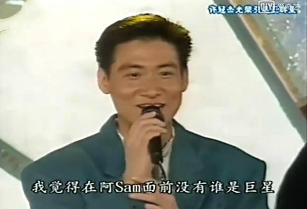 70岁歌神许冠杰全家照，50年只为她倾心，网友：两个儿子长残了啊