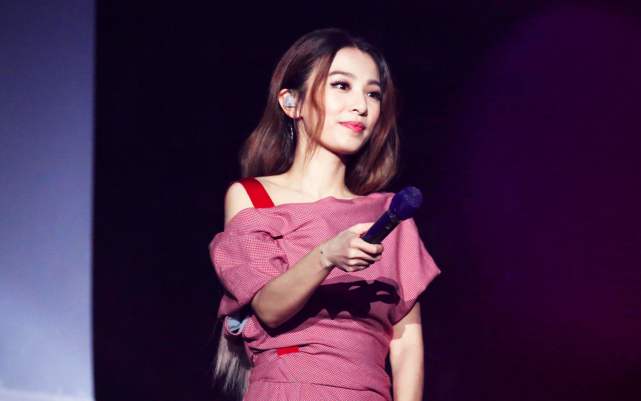 《歌手》突围赛霍尊晋级引争议,郁可唯失败田馥甄间接被淘汰!