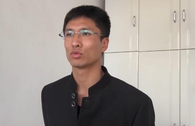 唐山小伙朱振彪见义勇为追赶肇事者, 不料对方