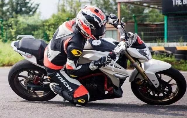 速递!新鲜的“小钢炮“资讯全在这，看我就够了