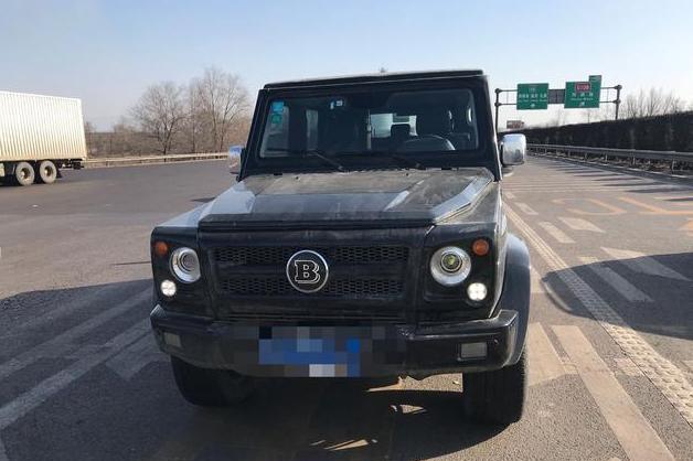 上海车主为回家有面子，怒换车标，不料半路被交警拦截，怂了