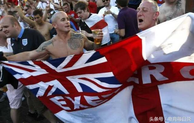 世界杯:中国记者尴尬提问惹怒英格兰球迷,回怼