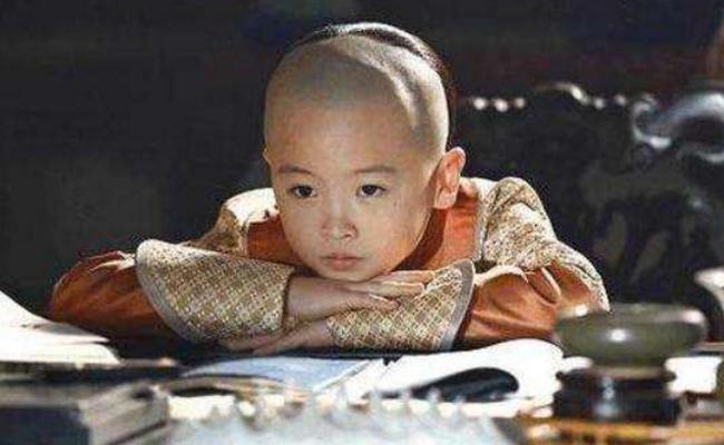 雍正赐给乾隆一块祭祀的肉,乾隆一口吃掉,后来