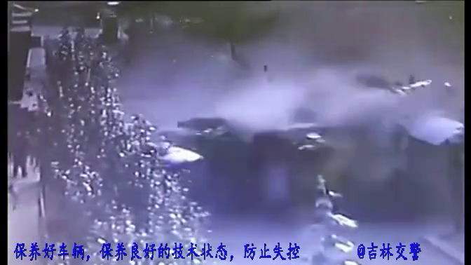 交通安全警示栏－死神来了，大货车失控后如泰山压顶