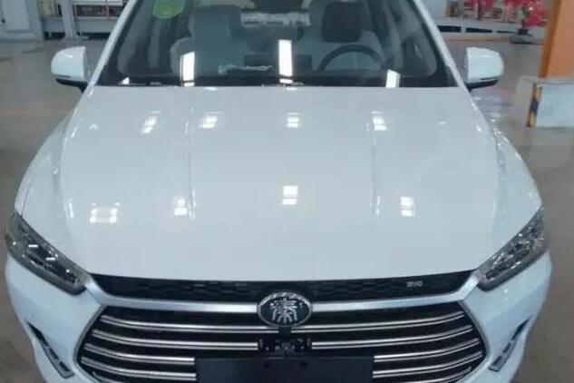 比亚迪秦Pro实拍！车身镀铬元素非常亮眼！