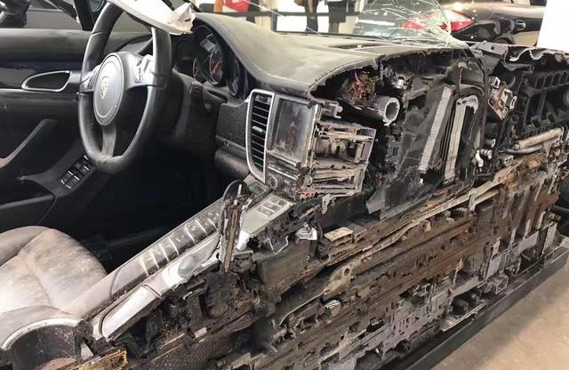 保时捷直接被切成两半，看这做工用料才明白为何值上百万