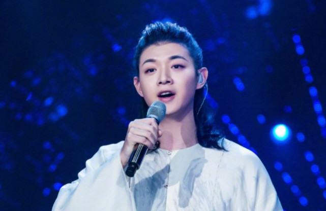 《歌手》突围赛霍尊晋级引争议,郁可唯失败田馥甄间接被淘汰!