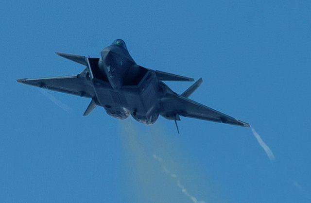 歼20战机一架多少钱?专家称只有日本F35战机