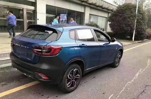 路边停了一辆全球仅一辆的奔驰, 车主说谁敢试驾就奖励谁一百万!