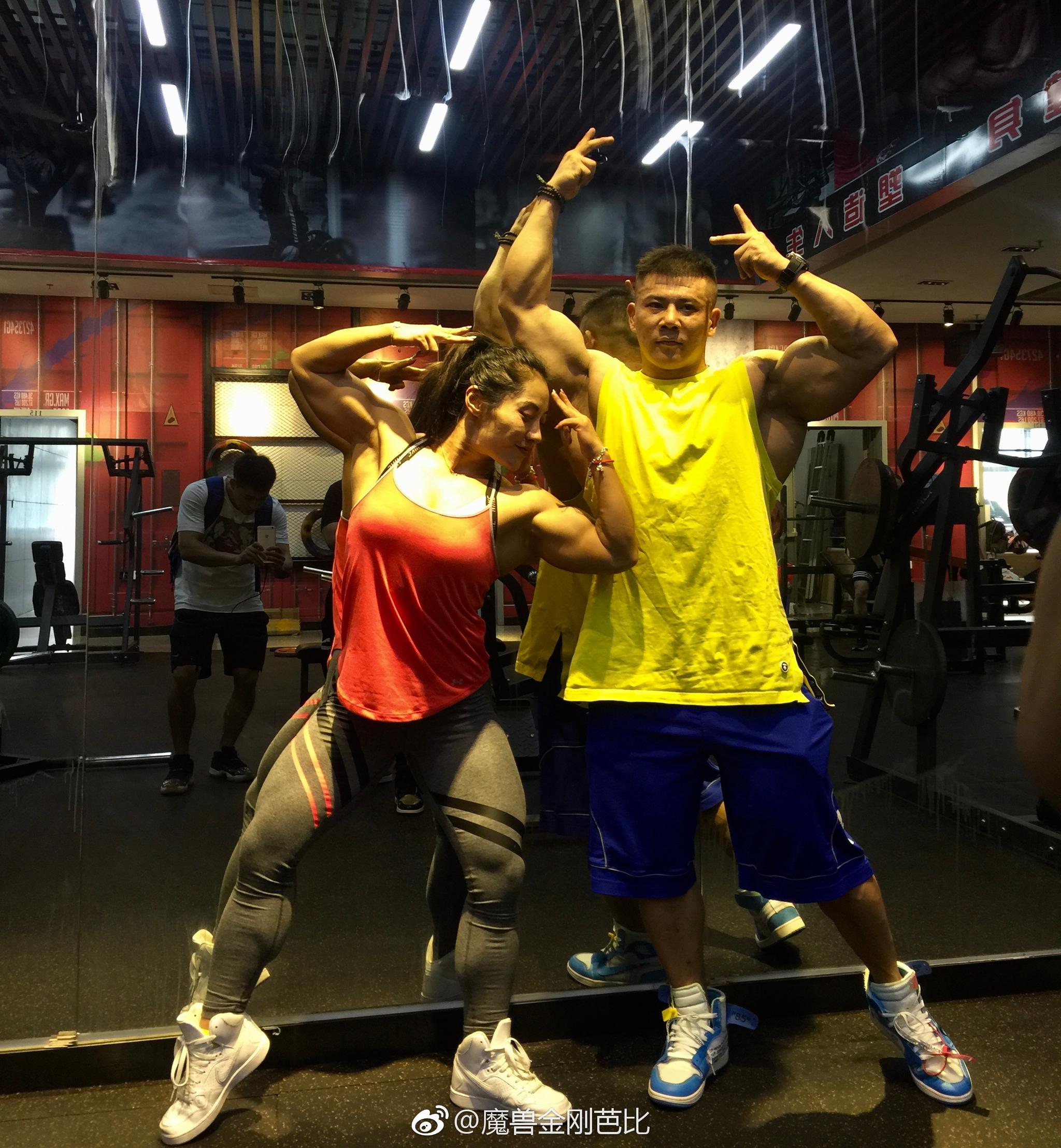 你这个古典健美运动员太大了