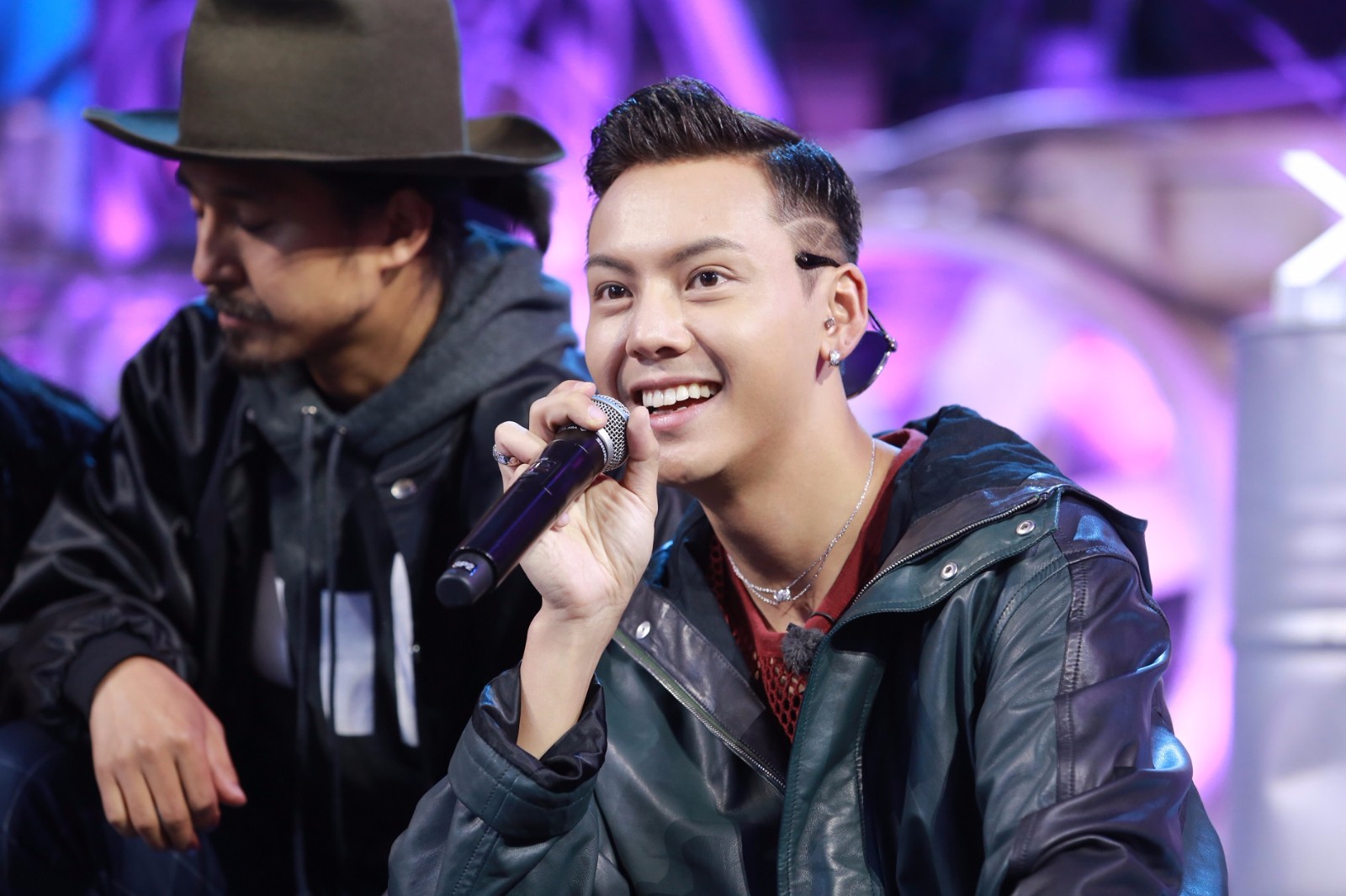 陈伟霆《热血街舞团》团魂炸裂 粉红饱盐甜模