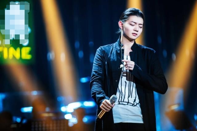 《歌手》突围赛霍尊晋级引争议,郁可唯失败田馥甄间接被淘汰!