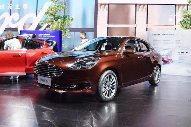 福特这款车，LED日间行车灯，搭载1.0T动力，7万多比买帝豪还值