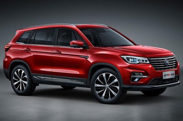 智能化是亮点，内饰更抢眼，长安新CS75能与合资掰手腕？