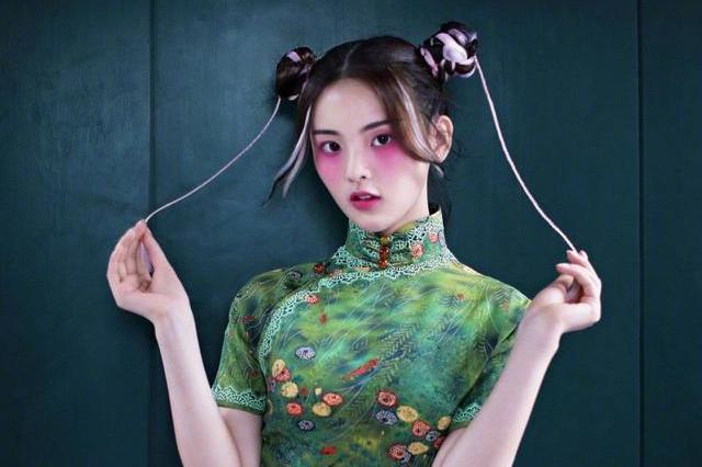 杨超越壁纸080_杨泰如017 壁纸_872×1634壁纸_诺基亚216壁纸- 楚楚之家