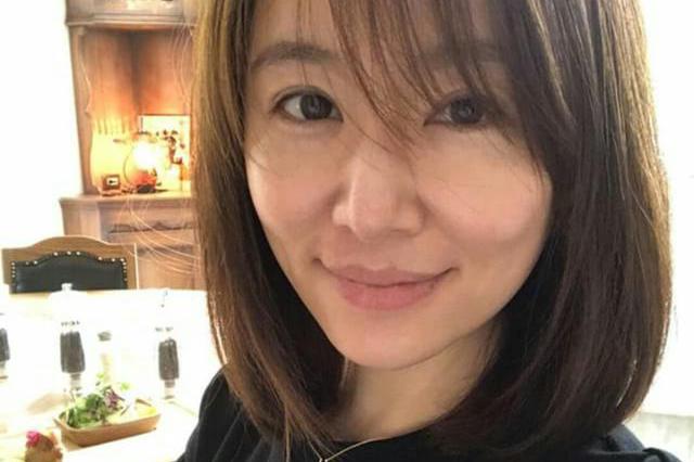 林心如做美食,晒素颜自拍,傲娇地称就是不用修