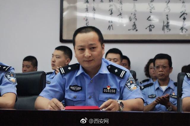 鹰眼王锋 他有一双鹰一般的眼睛,他不畏艰险,不怕困难;敢于吃苦,甘于