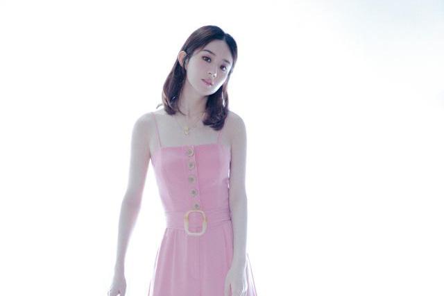 赵丽颖出关穿高跟鞋露小蛮腰力证没怀孕,胖出