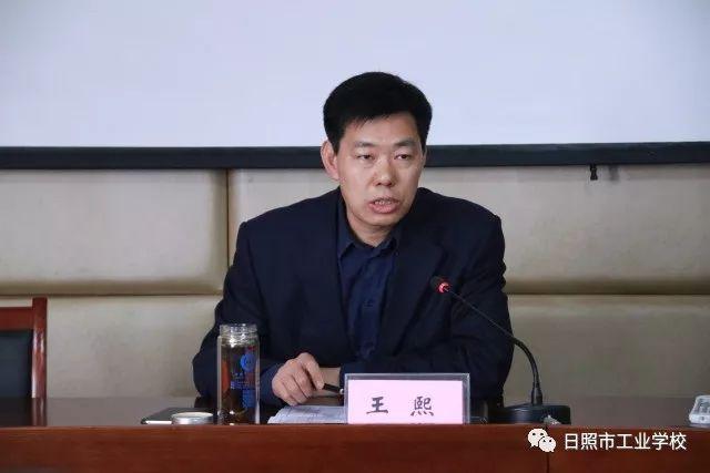本次班主任论坛由学校副校长王熙主讲,学校各系主任,团总支和全体60